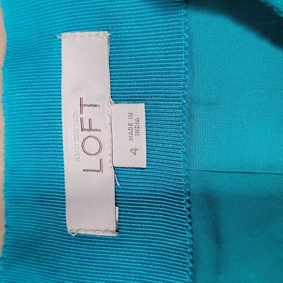 Loft Size 4 Lace Overlay Pencil Skirt, Pristine Condition - Picture 9 of 11